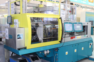 Two injection moulding machines at Plast Milan: a small giant and a big dwarf